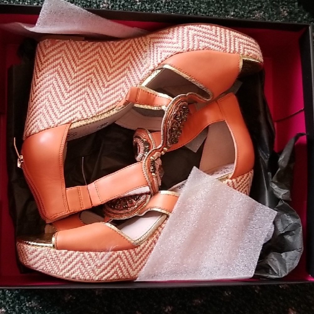 Ocean Coral / Gold Wedge Sandals